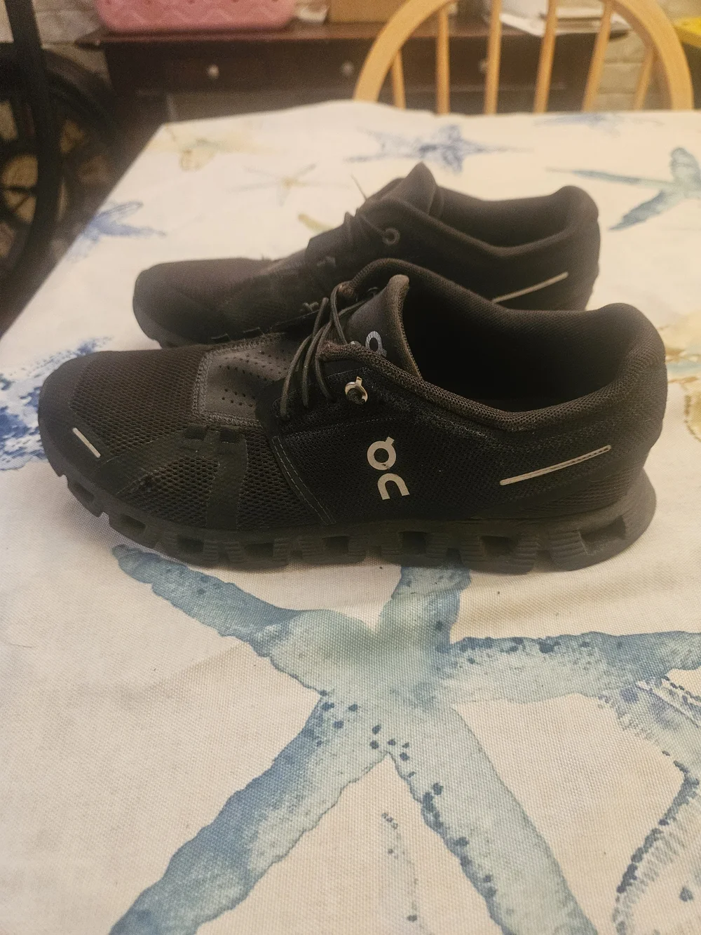 On Running Men's Black Athletic Cloud-Style Running Shoes. Excellent Condition!